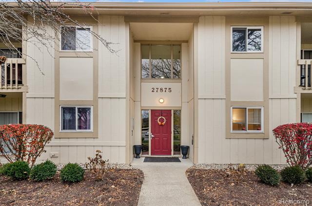 Builiding view one for 27875 Berrywood, Farmington, MI. 48334