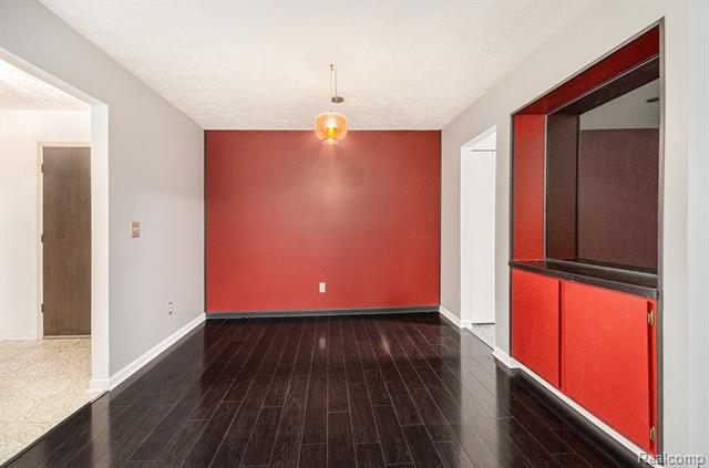 Builiding view six for 27875 Berrywood, Farmington, MI. 48334