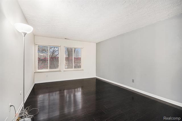 Builiding view ten for 27875 Berrywood, Farmington, MI. 48334