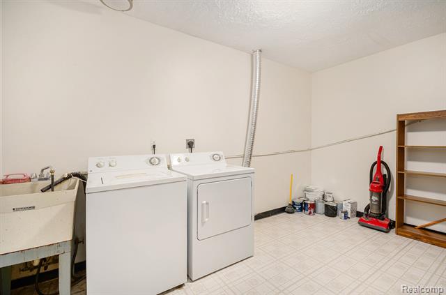 Builiding view thirteen for 27875 Berrywood, Farmington, MI. 48334