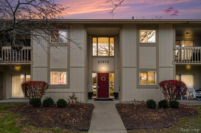 front view for 27875 Berrywood Ln, Farmington, Mi. 48334