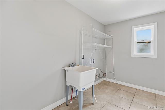 Builiding view fourteen for 38124 Cobble Creek, Sterling Heights, MI. 48312
