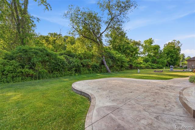 Builiding view one for 38124 Cobble Creek, Sterling Heights, MI. 48312