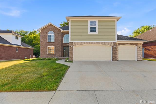 Builiding view thirty five for 38124 Cobble Creek, Sterling Heights, MI. 48312