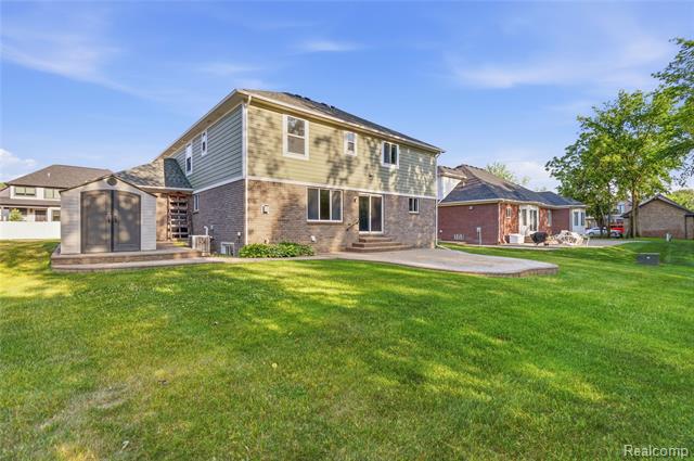 Builiding view thirty four for 38124 Cobble Creek, Sterling Heights, MI. 48312