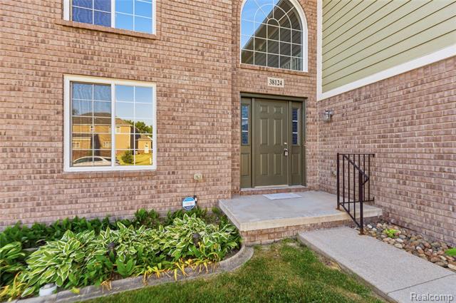 Builiding view thirty one for 38124 Cobble Creek, Sterling Heights, MI. 48312