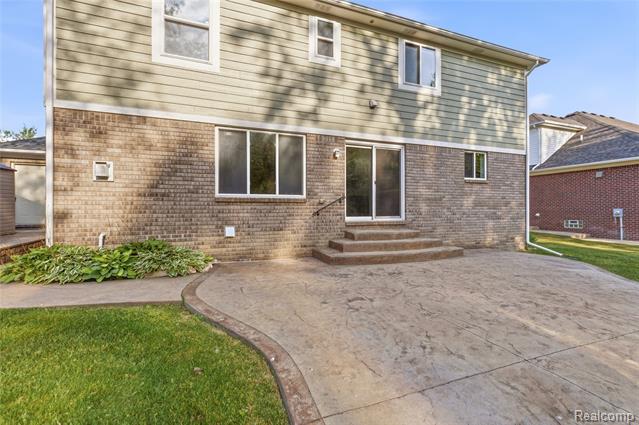 Builiding view thirty three for 38124 Cobble Creek, Sterling Heights, MI. 48312
