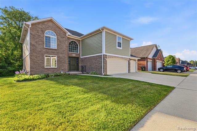 Builiding view thirty for 38124 Cobble Creek, Sterling Heights, MI. 48312