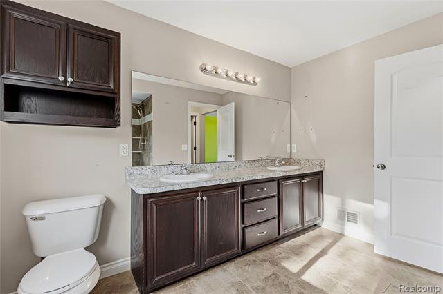 Builiding view twenty seven for 38124 Cobble Creek, Sterling Heights, MI. 48312