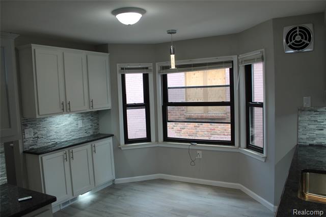 Builiding view seven for 5543 Balfour, Detroit, MI. 48224
