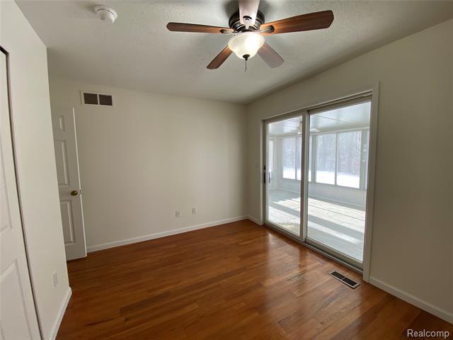 Builiding view eight for 596 Yorkshire Sq, Milan, MI. 48160