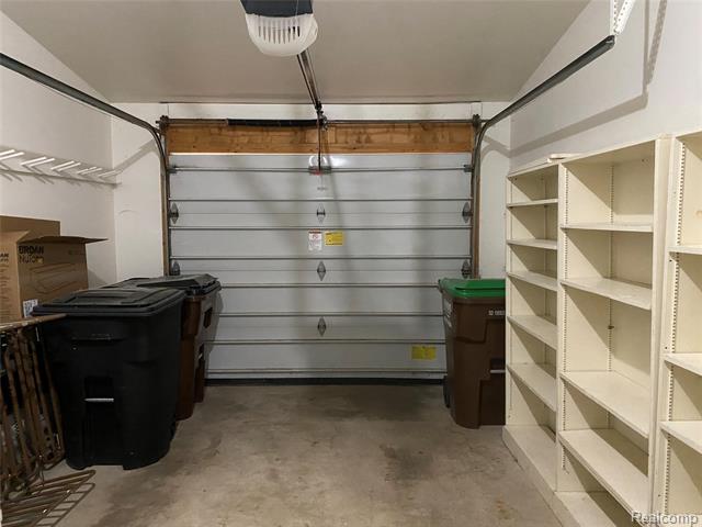 Builiding view five for 596 Yorkshire Sq, Milan, MI. 48160