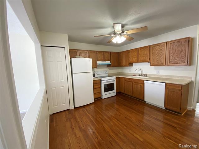 Builiding view one for 596 Yorkshire Sq, Milan, MI. 48160