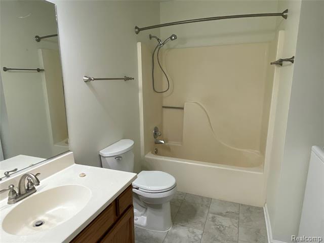 Builiding view six for 596 Yorkshire Sq, Milan, MI. 48160