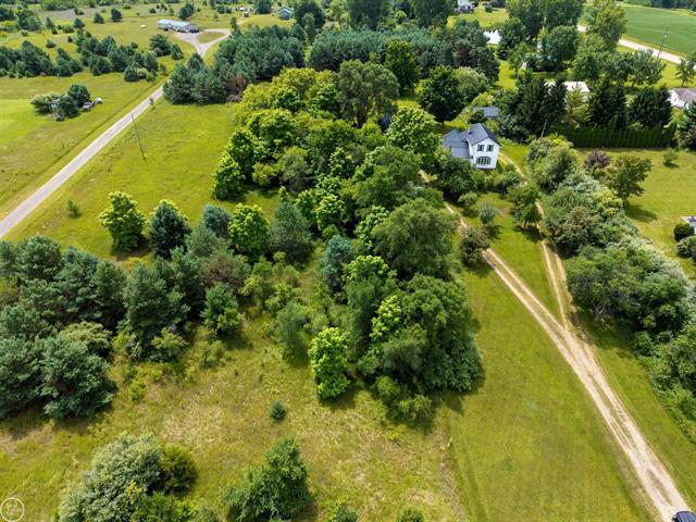 Builiding view fifty for 2538 Burnside, North Branch, MI. 48461