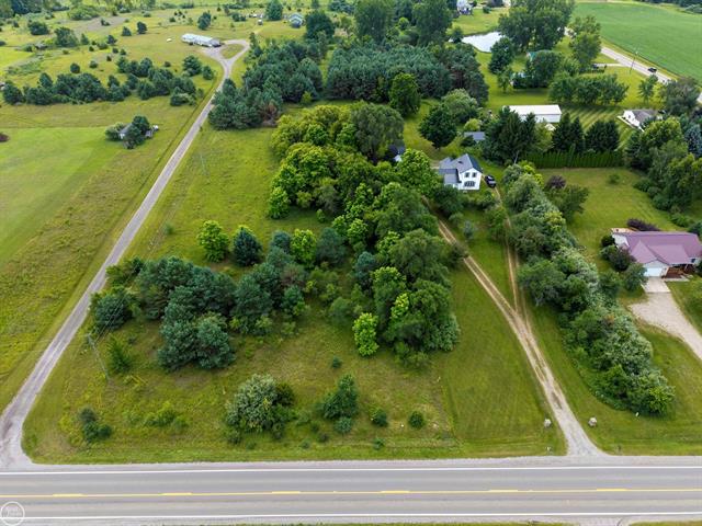 Builiding view forty for 2538 Burnside, North Branch, MI. 48461