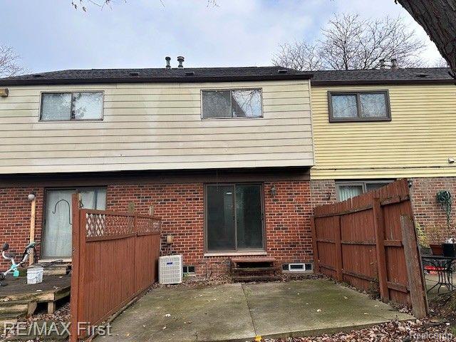 Builiding view sixteen for 8524 Hickory, Sterling Heights, MI. 48312