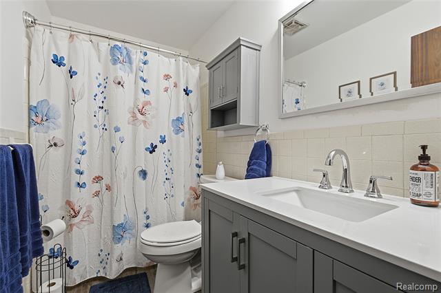 Builiding view seven for 49990 Helfer, Wixom, MI. 48393