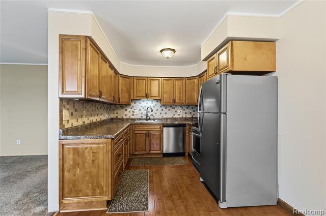 Builiding view six for 49990 Helfer, Wixom, MI. 48393