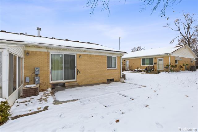 Builiding view twenty four for 49990 Helfer, Wixom, MI. 48393