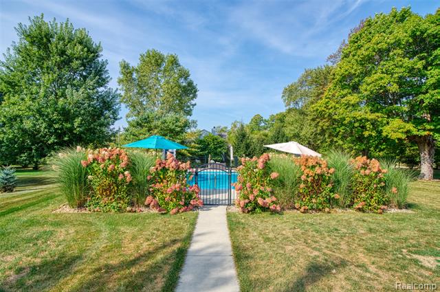 Builiding view forty one for 2686 Magnolia Garden, Howell, MI. 48843