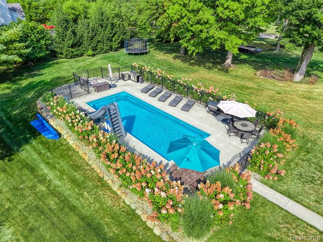 Builiding view forty seven for 2686 Magnolia Garden, Howell, MI. 48843