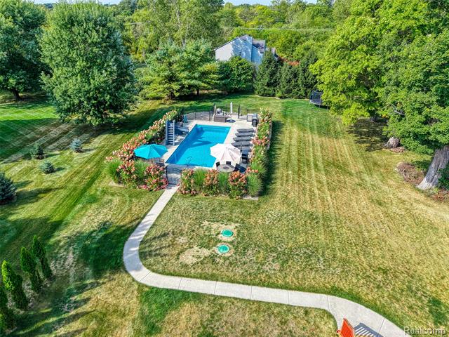 Builiding view forty six for 2686 Magnolia Garden, Howell, MI. 48843