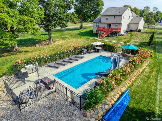 Builiding view forty for 2686 Magnolia Garden, Howell, MI. 48843