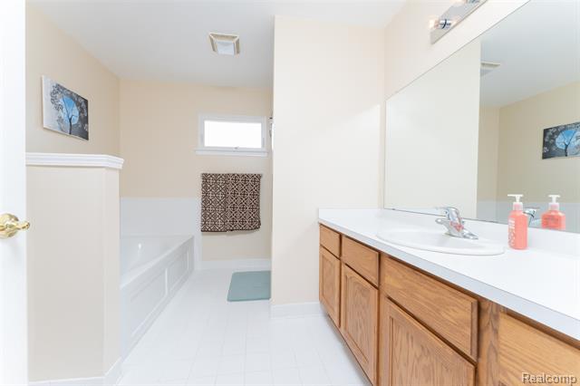 Builiding view twenty one for 2686 Magnolia Garden, Howell, MI. 48843