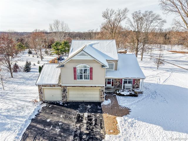 Builiding view two for 2686 Magnolia Garden, Howell, MI. 48843