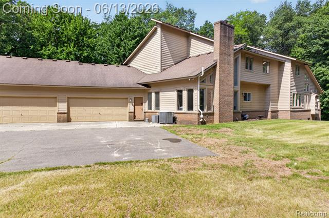 Builiding view eighty five for 9961 Cross Creek, South Lyon, MI. 48178
