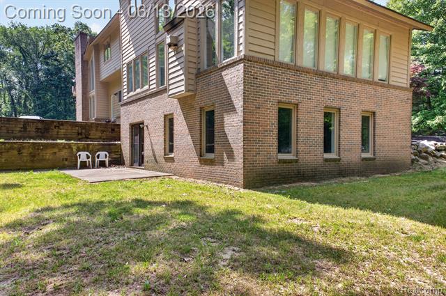 Builiding view eighty one for 9961 Cross Creek, South Lyon, MI. 48178