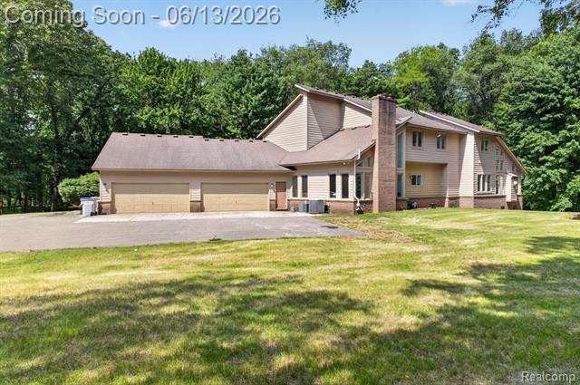 Builiding view eighty six for 9961 Cross Creek, South Lyon, MI. 48178