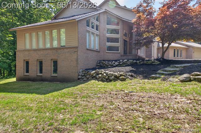 Builiding view eighty for 9961 Cross Creek, South Lyon, MI. 48178