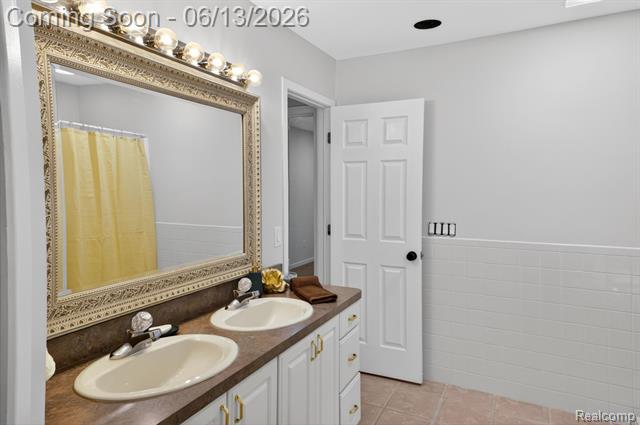 Builiding view forty one for 9961 Cross Creek, South Lyon, MI. 48178