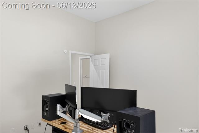 Builiding view sixty one for 9961 Cross Creek, South Lyon, MI. 48178