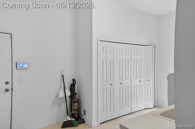 Builiding view sixty two for 9961 Cross Creek, South Lyon, MI. 48178