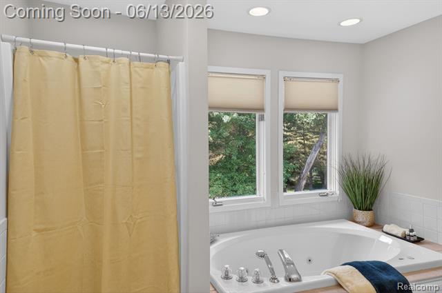 Builiding view thirty nine for 9961 Cross Creek, South Lyon, MI. 48178