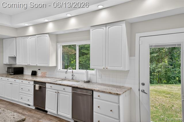 Builiding view twenty for 9961 Cross Creek, South Lyon, MI. 48178