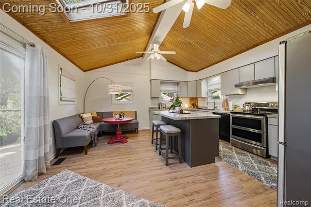 Builiding view nine for 1117 N Vermont, Royal Oak, MI. 48067