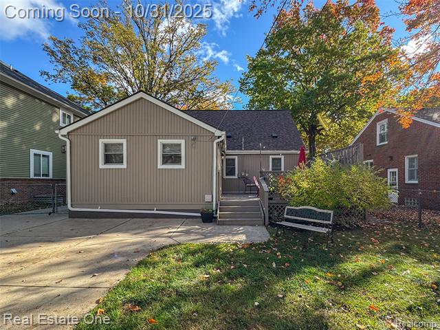 Builiding view thirty for 1117 N Vermont, Royal Oak, MI. 48067