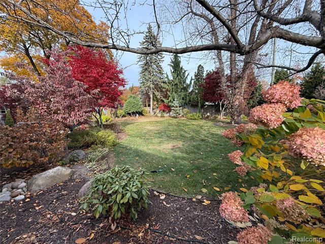 Builiding view thirty eight for 1210 Marywood, Royal Oak, MI. 48067