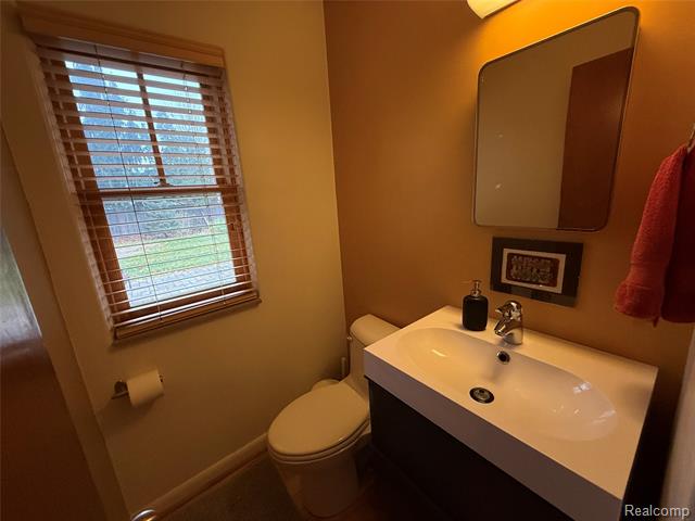 Builiding view twenty eight for 1210 Marywood, Royal Oak, MI. 48067