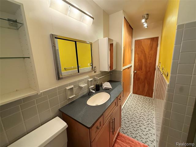 Builiding view twenty for 1210 Marywood, Royal Oak, MI. 48067