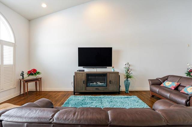 Builiding view five for 45900 Stonewood, Canton, MI. 48187