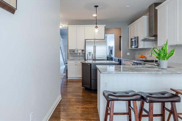 Builiding view ten for 45900 Stonewood, Canton, MI. 48187