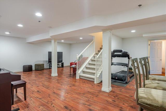 Builiding view thirty for 45900 Stonewood, Canton, MI. 48187