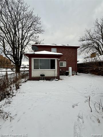 Builiding view fifteen for 6240 Outer, Detroit, MI. 48235