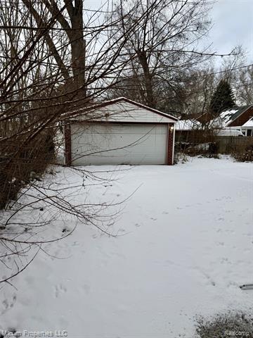 Builiding view fourteen for 6240 Outer, Detroit, MI. 48235