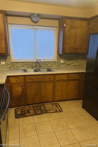 Builiding view six for 6240 Outer, Detroit, MI. 48235